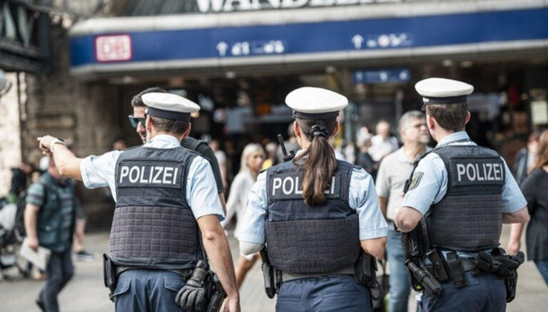 Hamburg Merkez Garı’nda olay çıkaran şahıs polise saldırdı