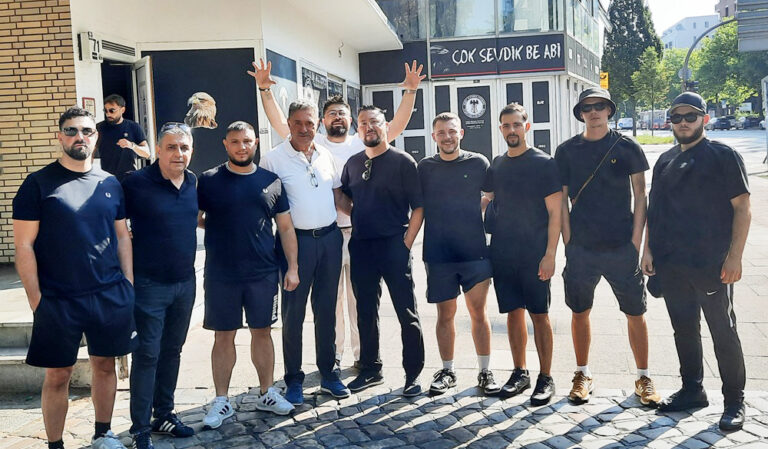 Hamburg’da Siyah-Beyaz Buluşma: Beşiktaşlı Taraftarlar Danimarka Yolunda