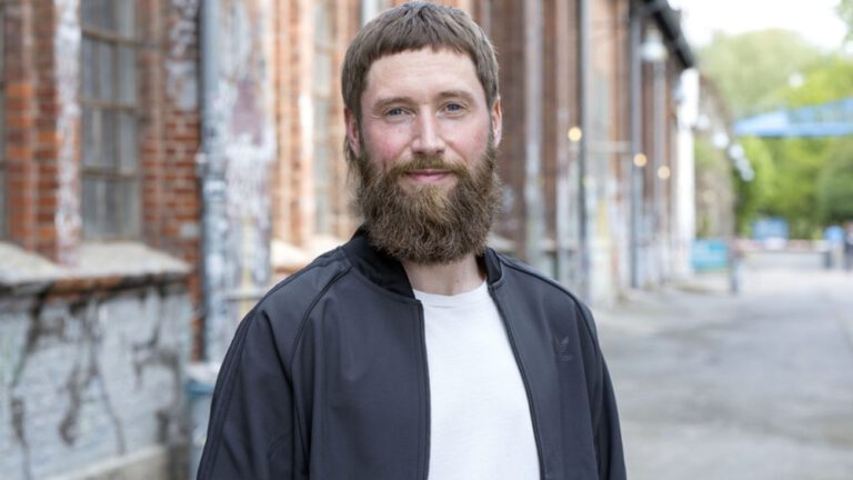 Hamburg’da 15 Yıllık Reklam Anlaşmasına Die Linke’den Sert Tepki: “Şehri Satıyorlar!”
