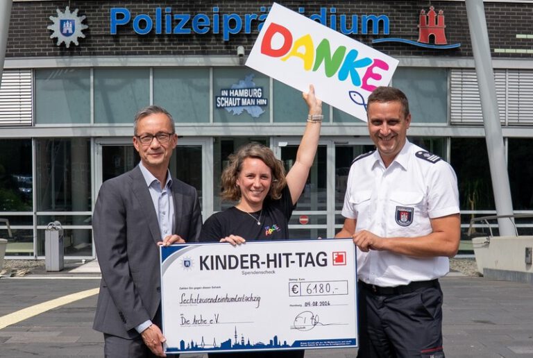 Polis ve itfaiyeden Hamburg’daki çocuklara 6 bin 180 Euro bağış