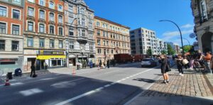 Holstenstraße 197’de tehlikeli bina yıkılıyor: Kiracılar evsiz ve eşyasız kaldı