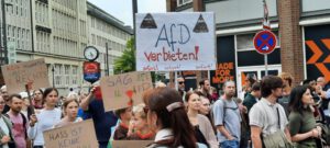 Hamburg’da on binlerce kişi sokağa çıktı: AfD’ye karşı büyük proteHamburg’da on binlerce kişi sokağa çıktı: AfD’ye karşı büyük protestos