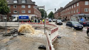 Hamburg’da Su Alarmı: Birçok Semtte Kesinti, Caddelerde Su Taşkını