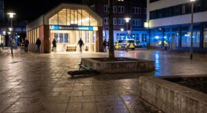 Hamburg Wandsbek’te Dehşet: 50 Yaşındaki Adam Grup Tarafından Dövülüp Soyuldu