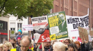 DGB’den sosyal devlet çağrısı: Hamburg’da binlerce kişi Rathausmarkt’ta buluştu