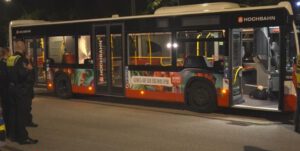 Hamburg-Neugraben’de Otobüse Ateş Açıldı: 17 Yaşındaki Şüpheli Belirlendi