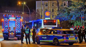 Wandsbek’te Feci Kaza: 72 Yaşındaki Adam Otobüsün Altında Can Verdi