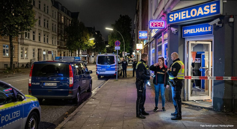Hamburg’da bıçaklı soygun! Maskeli saldırgan oyun salonunu bastı