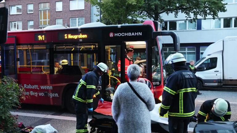 Hamburg-Harburg’da Otobüsün Ani Freni 10 Kişiyi Yaraladı
