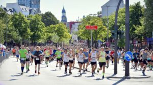 Hamburg’da yarı maraton heyecanı: 15 bin 535 kişi koştu!