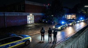 Hamburg Eidelstedt’te Okul Soygunu: Polis Dronu Sayesinde İki Şüpheli Yakalandı